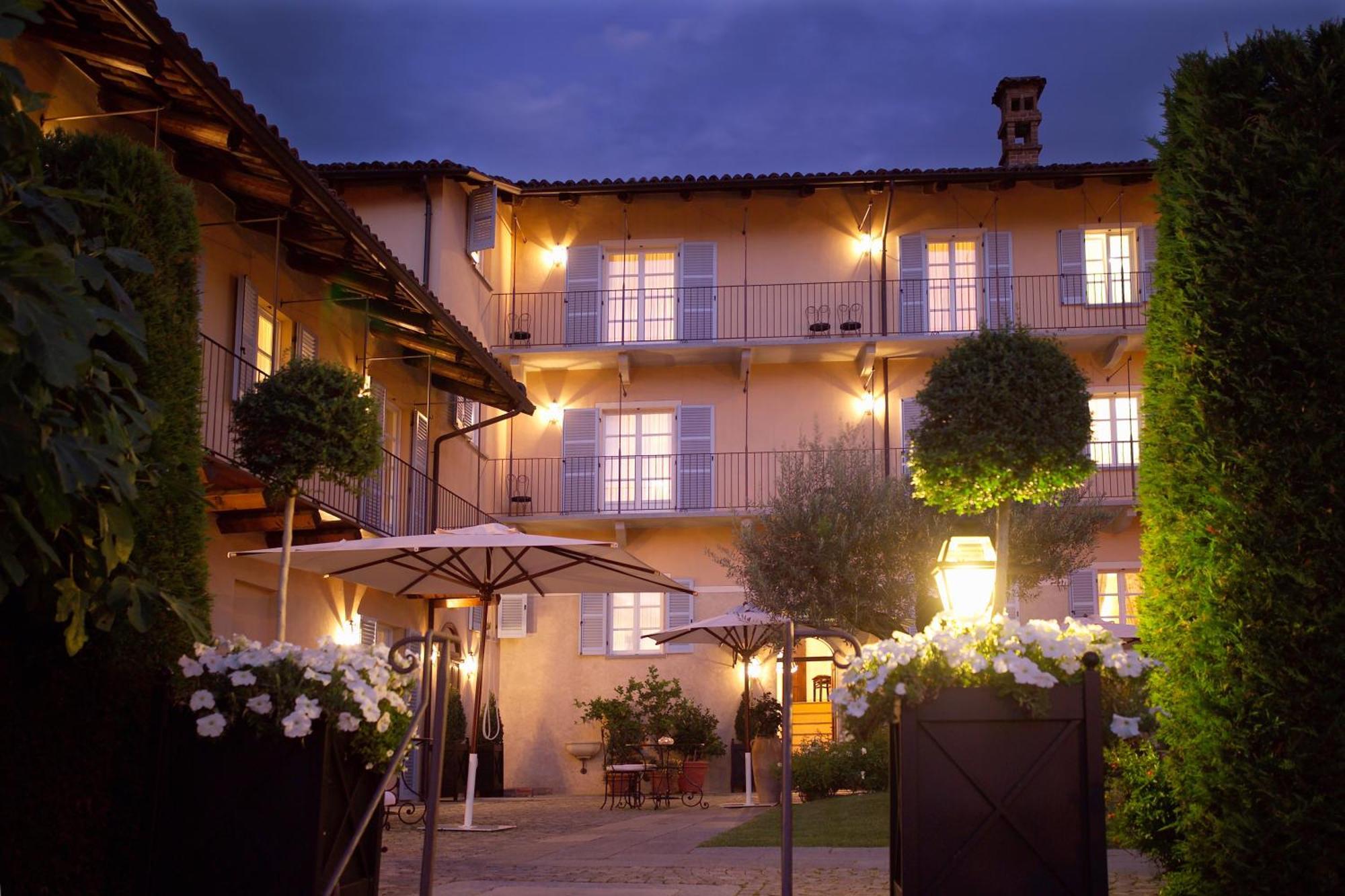 Corte Gondina Boutique Hotel La Morra Exterior foto