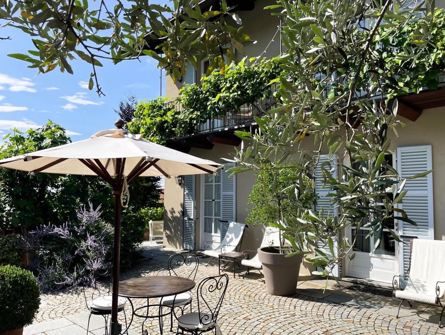 Corte Gondina Boutique Hotel La Morra Exterior foto
